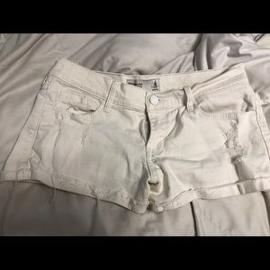 white abercrombie shorts